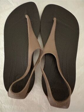 NWOT Crocs Sexi Flip Flops Serena Comfort T Strap Thong Size 5